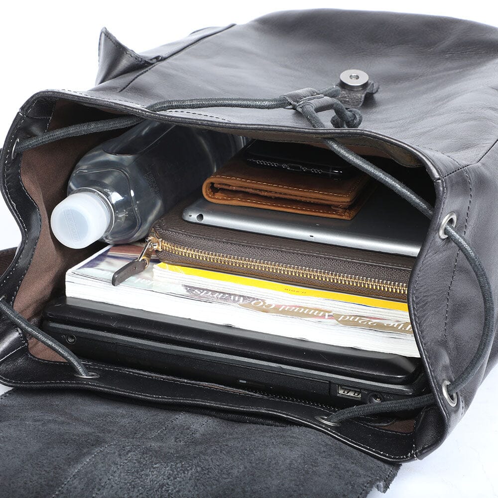 Kleiner schwarzer Lederrucksack | BODO